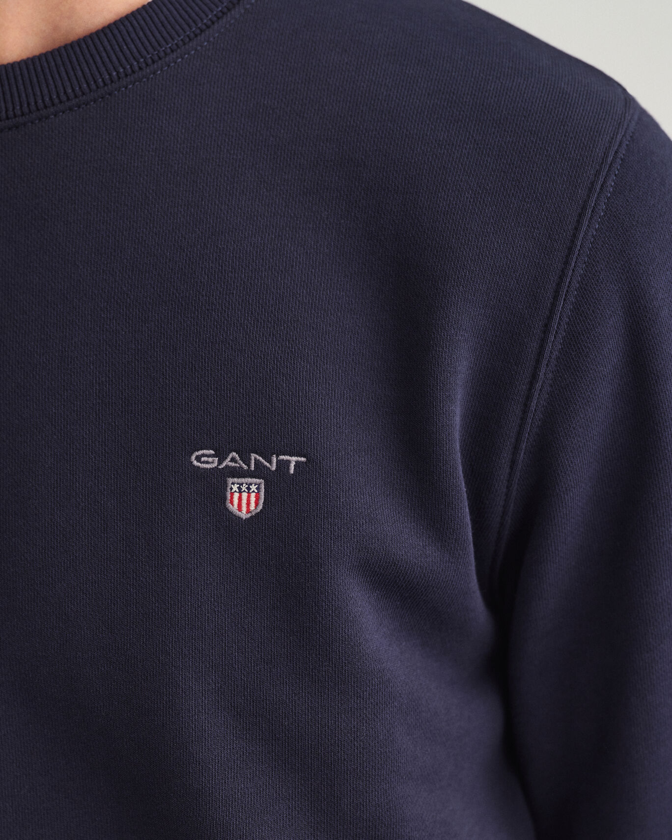 Gant crew neck sweatshirt - Image 2
